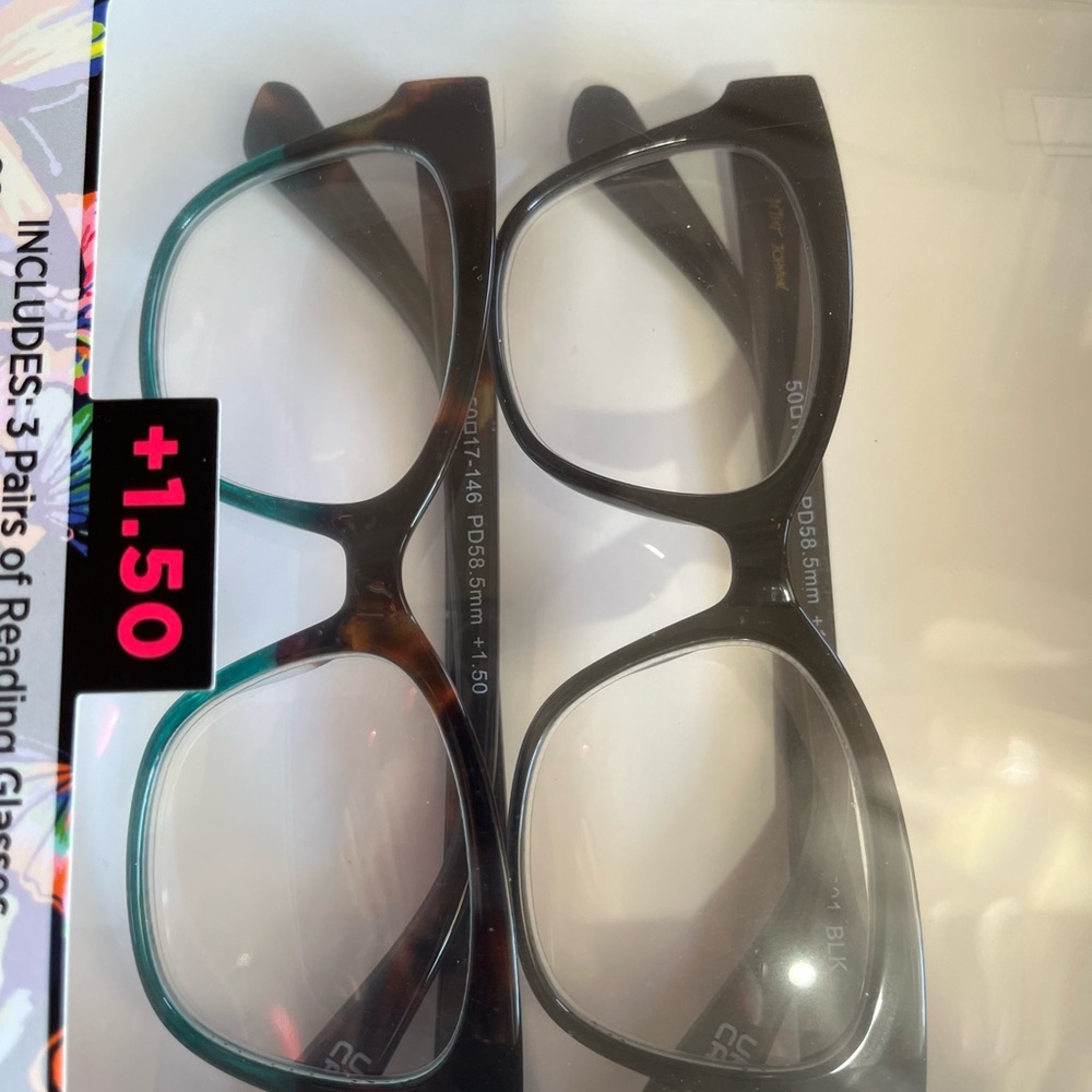 2 pair Betsey Johnson Reading glasses +1.50 - Picture 3 of 3
